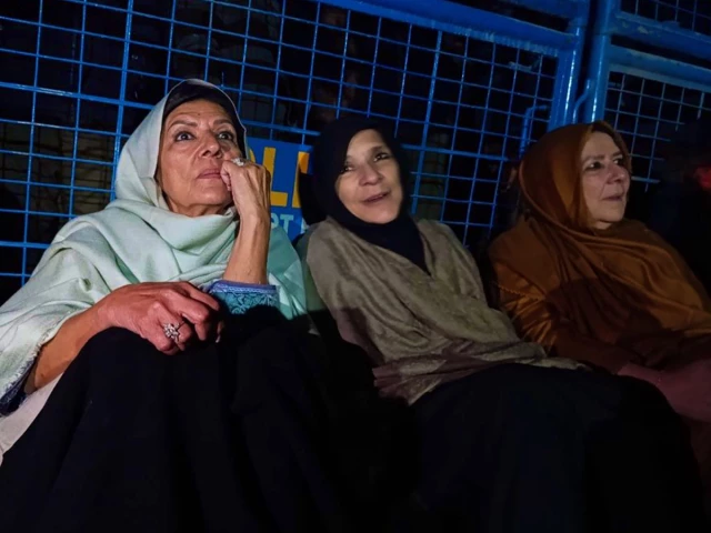 aleema-uzma-and-noreen1765306999-0-640x480.webp